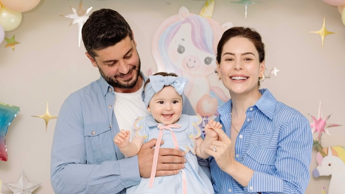 Berk Oktay ve Yıldız Çağrı Atiksoy’dan Duygusal Paylaşım: Kızlarının İlk Görüntüsü