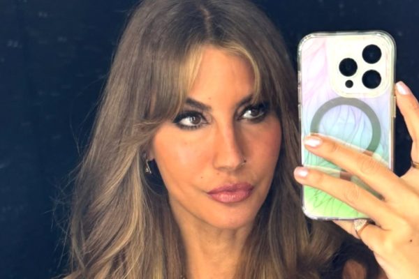 Çağla Şıkel’den Dikkat Çeken Açıklama: “Şiddet Gördüm ama Sustum”