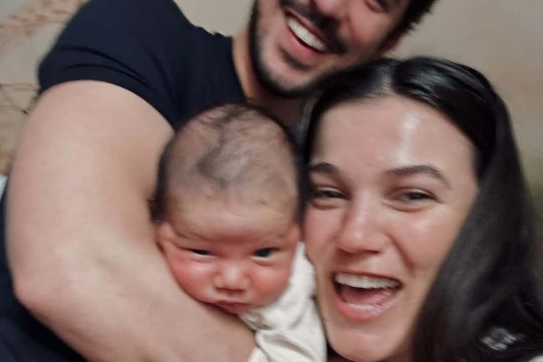 Ünlü İsimden Annelik Paylaşımı: Oğlunun Yüzünü İlk Kez Gösterdi